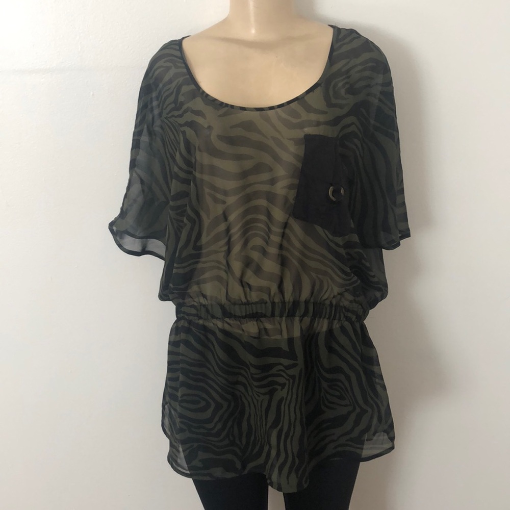 Bison Bisou Flowy Blouse in Olive & Black